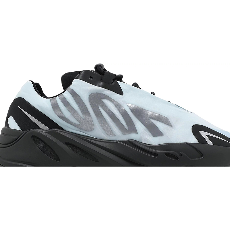 Y**zy boost 700 mnvn 