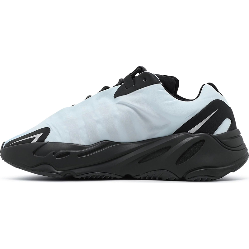 Y**zy boost 700 mnvn 