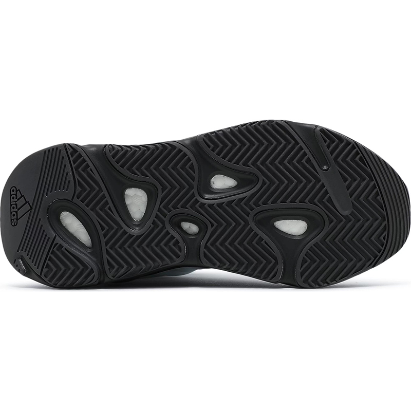 Y**zy boost 700 mnvn 