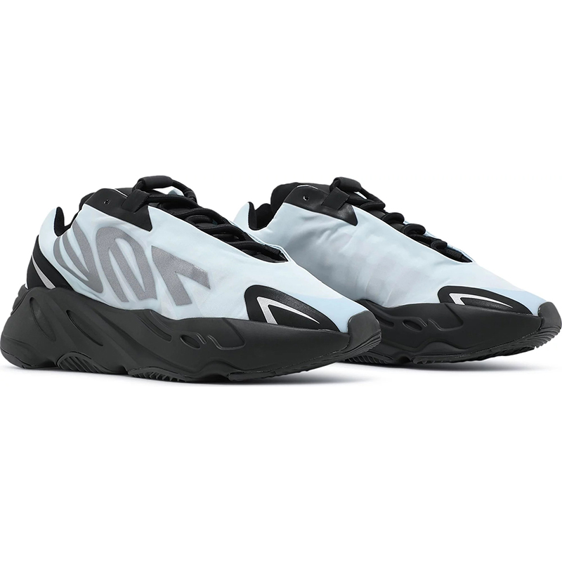 Y**zy boost 700 mnvn 