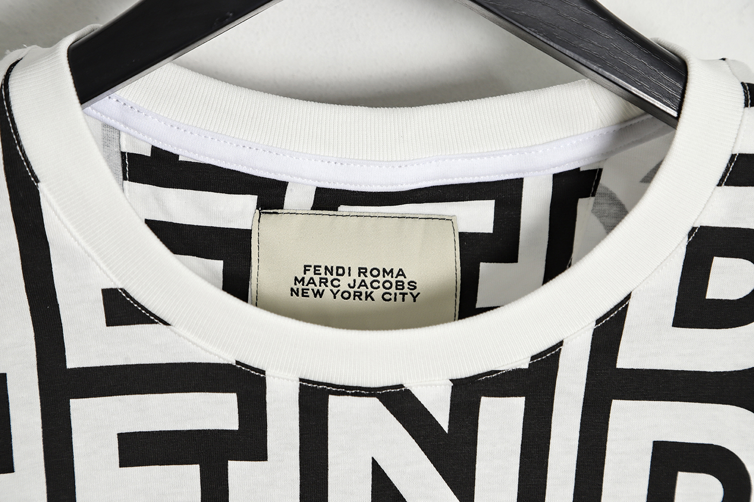 F**di 23ss black and white full letter short-sleeved t-shirt