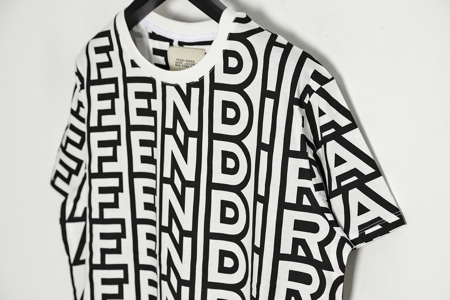 F**di 23ss black and white full letter short-sleeved t-shirt