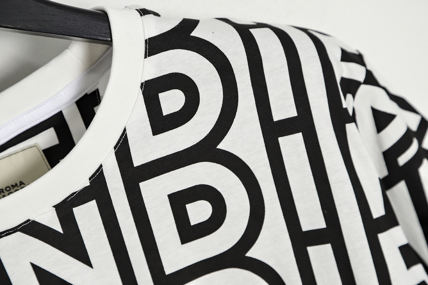 F**di 23ss black and white full letter short-sleeved t-shirt