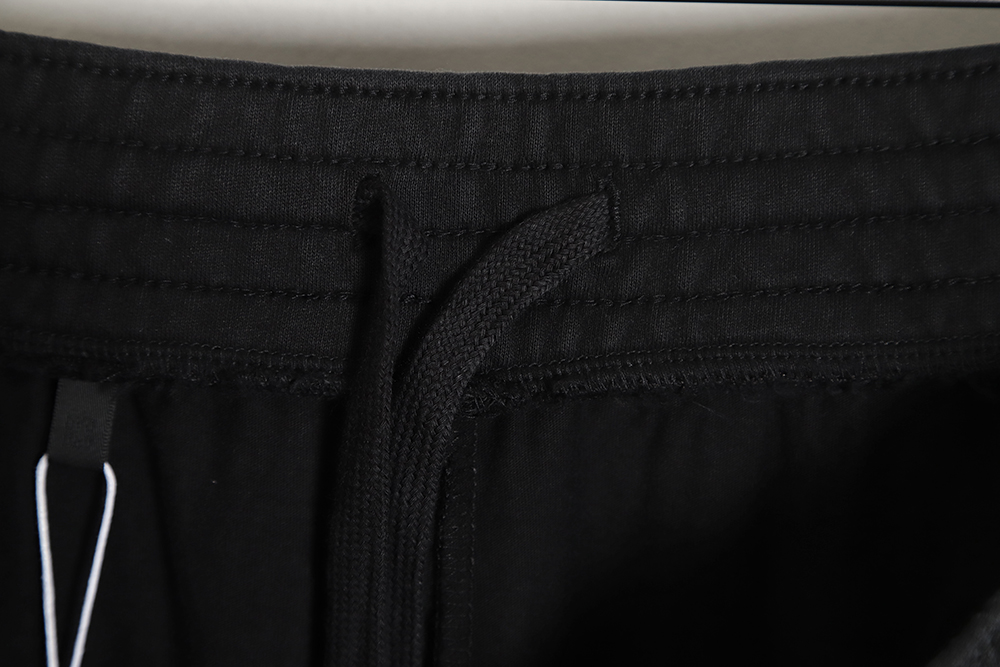 Givenchy 23SS ripped print fake two-piece shorts