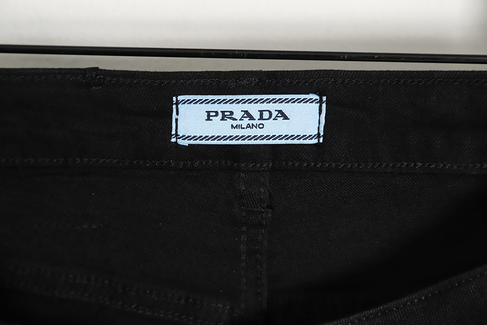 Pra*a triangle logo jeans