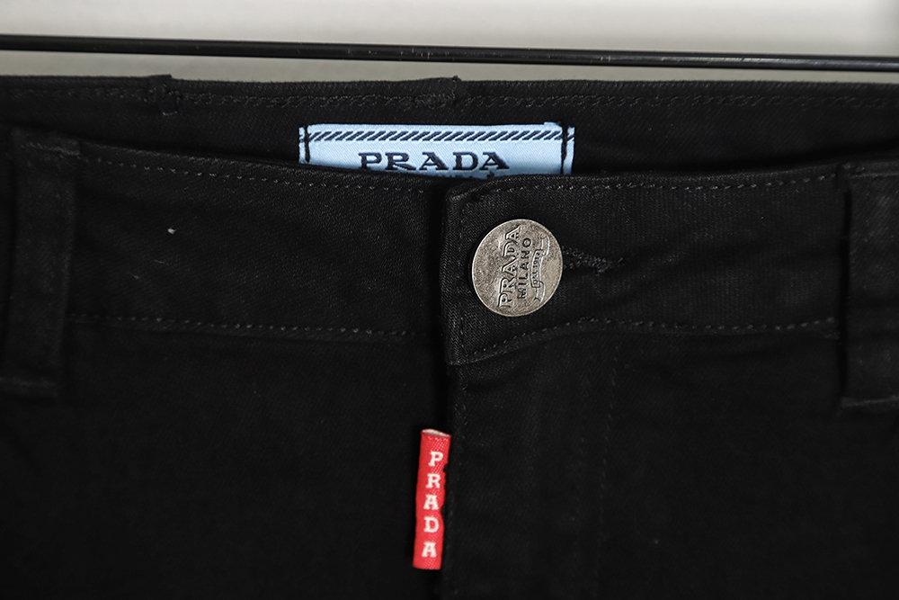 Pra*a triangle logo jeans