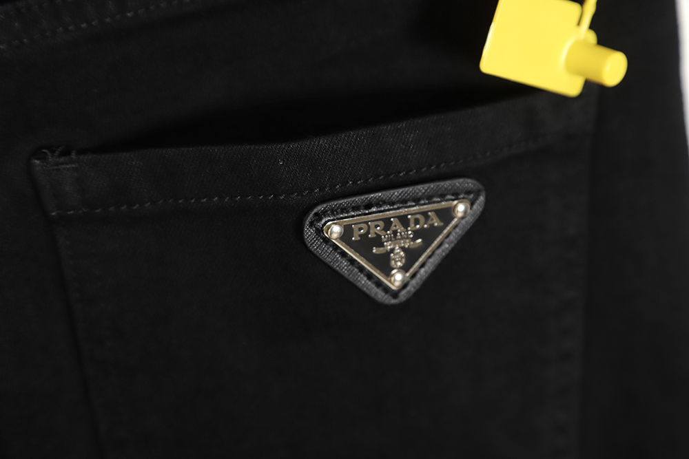 Pra*a triangle logo jeans