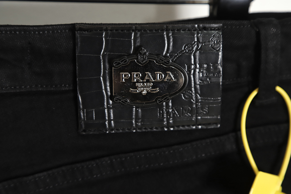 Pra*a triangle logo jeans