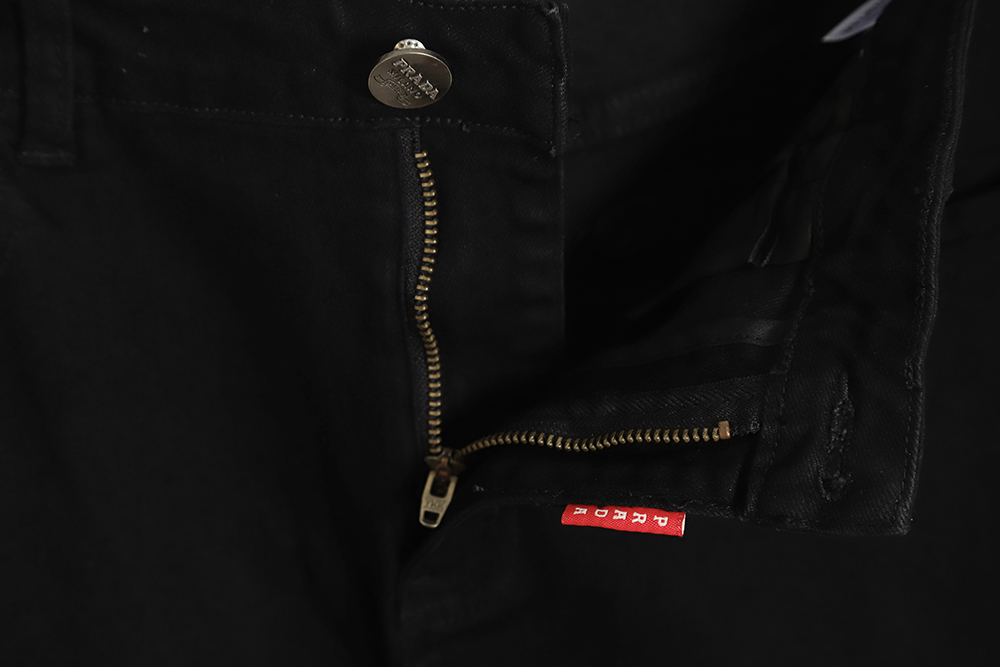 Pra*a triangle logo jeans