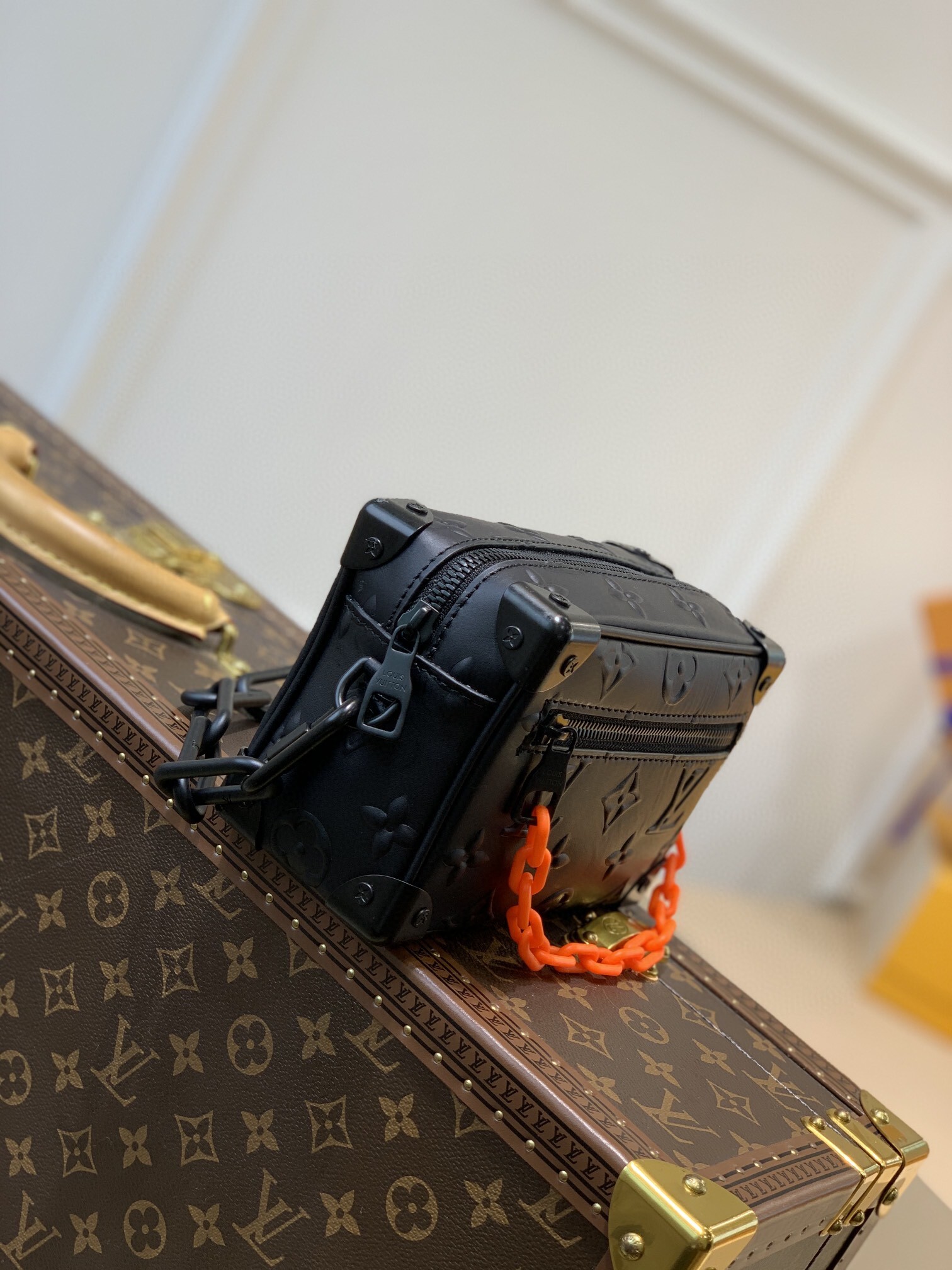 l0*is V*t0n bags m44480 18.5*13*8cm