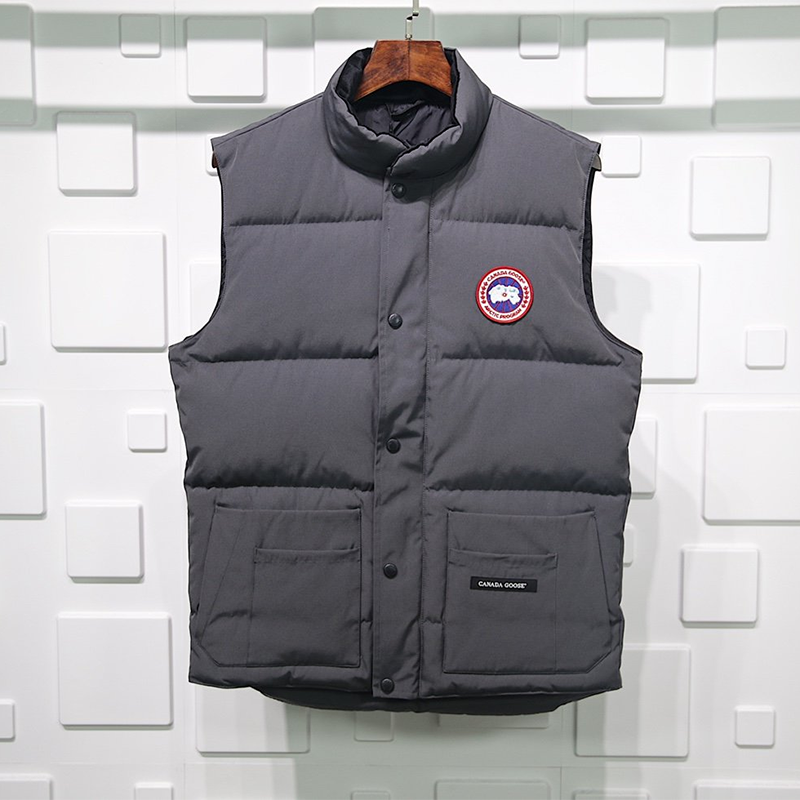 Can*a Go*e crew vest