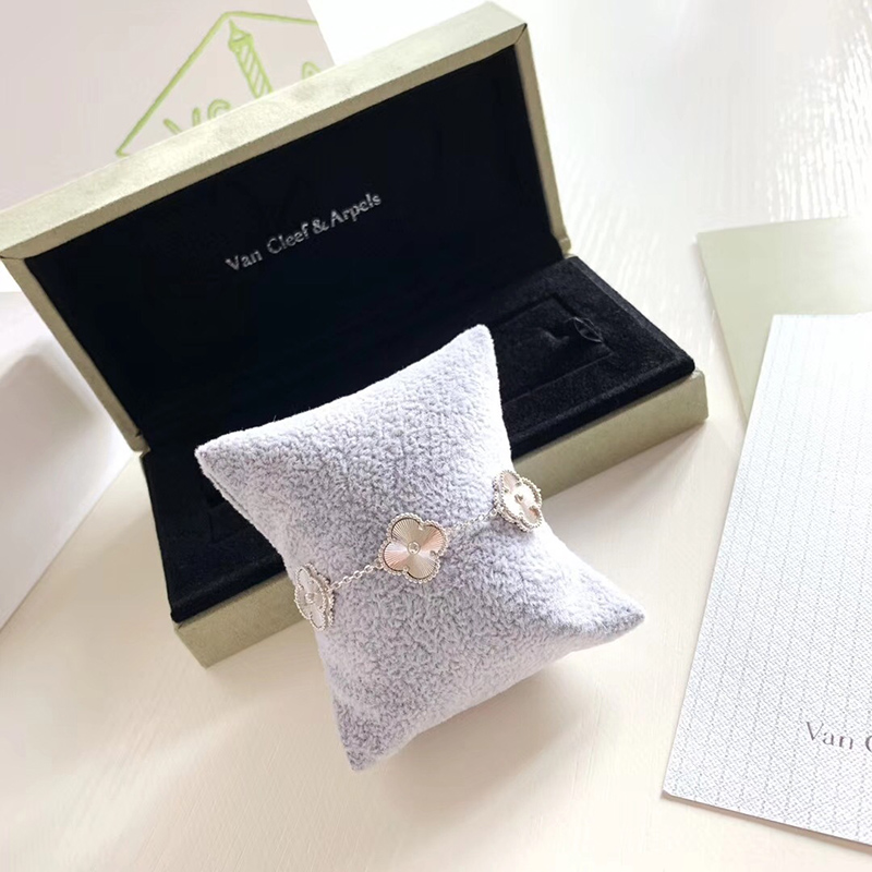 V*N CL*F & arpels bracelet vintage alhambra