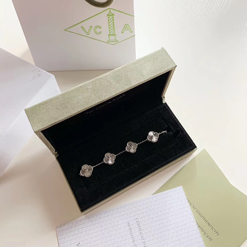 V*N CL*F & arpels bracelet vintage alhambra