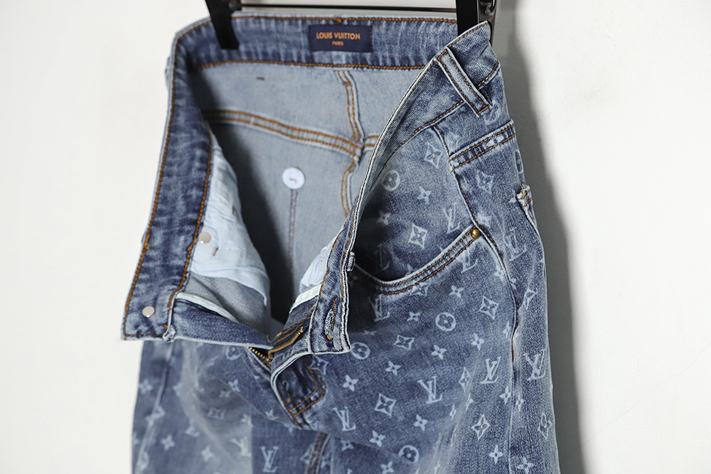 l0*isV*t0n full printed logo jeans on the back