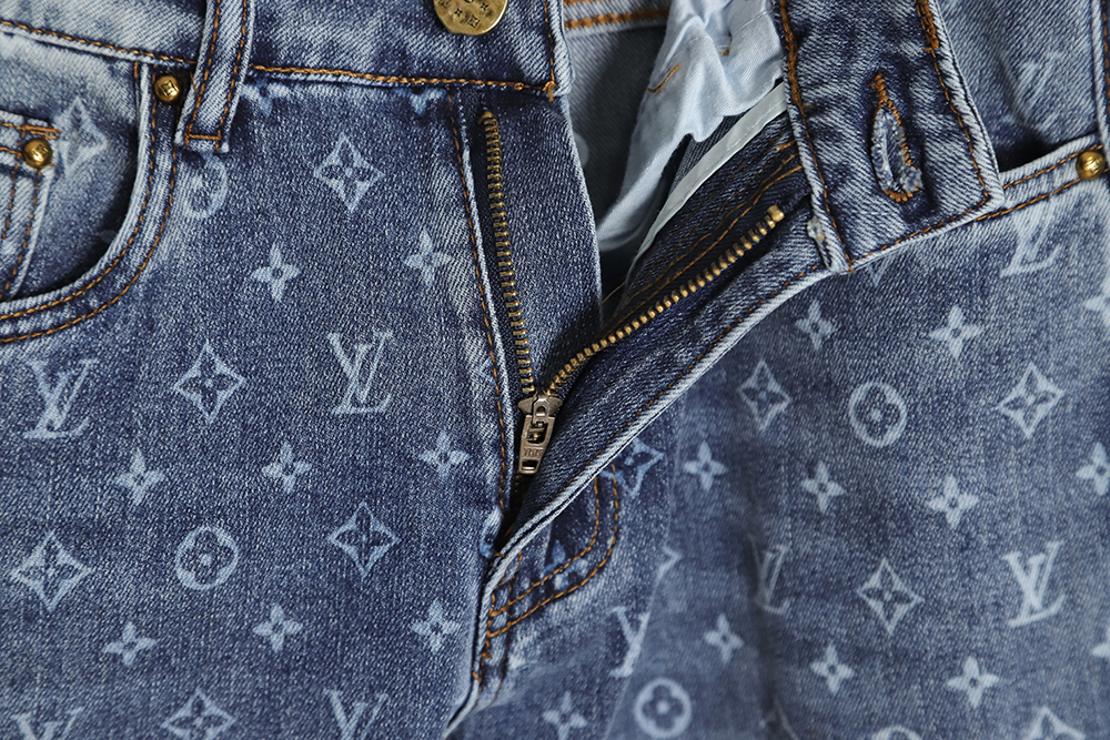 l0*isV*t0n full printed logo jeans on the back