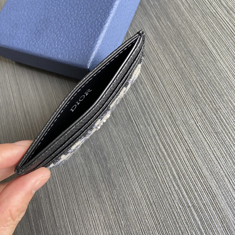 ch**an D*or wallets 7704