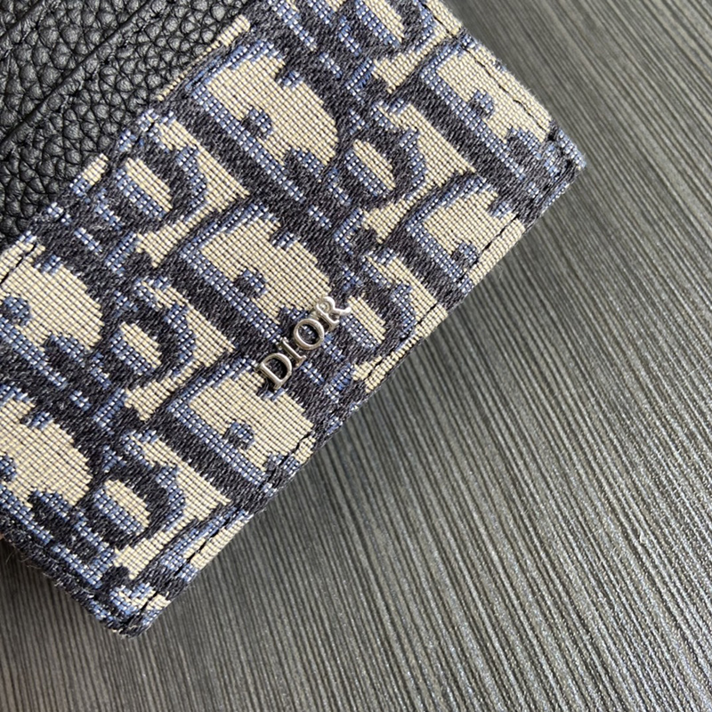 ch**an D*or wallets 7704