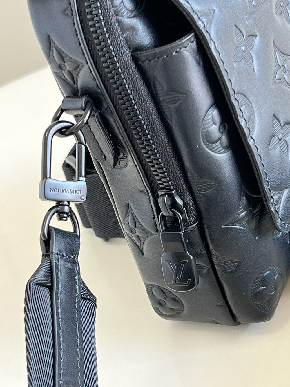 l0*is V*t0n bags m81005 11*18*8cm