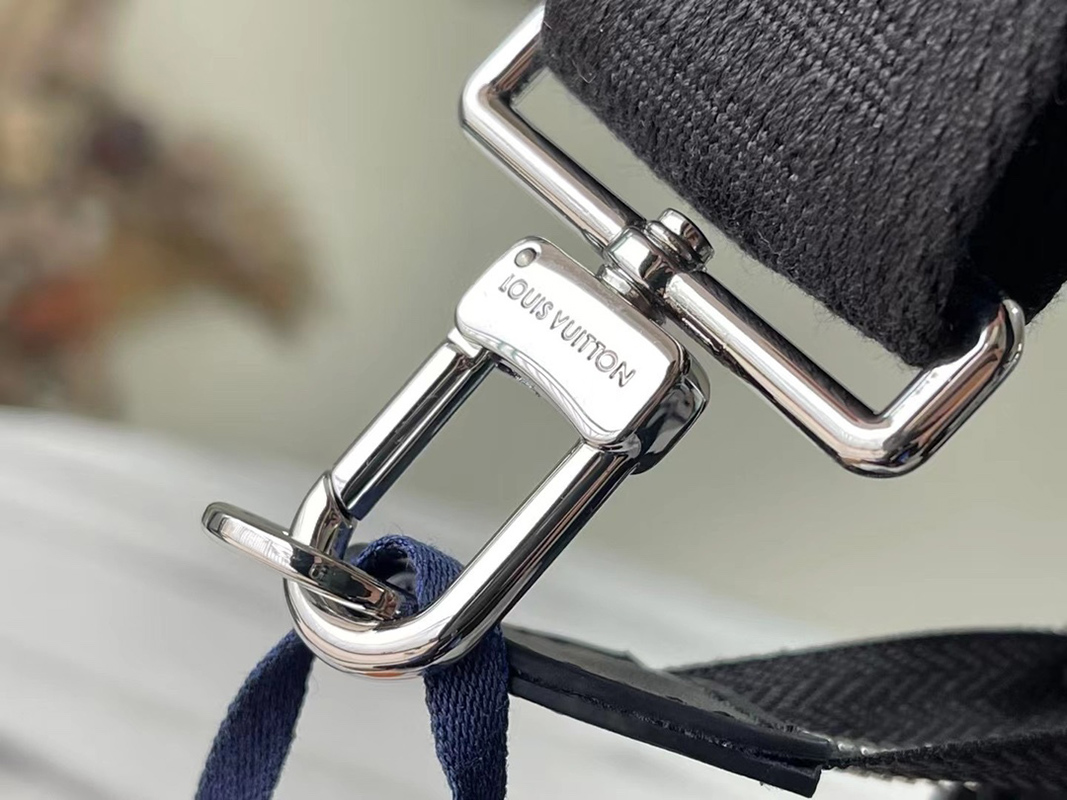 l0*is V*t0n bags m81018 22*14.5*4.5cm