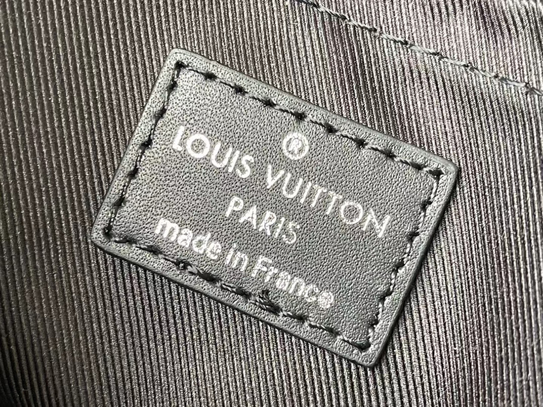 l0*is V*t0n bags m81018 22*14.5*4.5cm