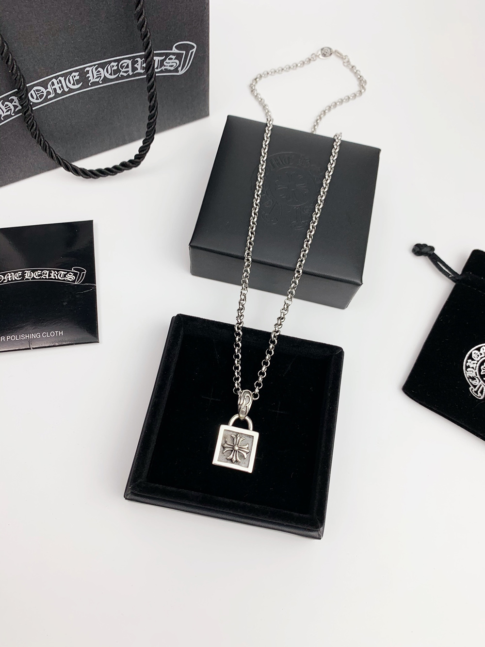 Ch**me He**ts necklaces