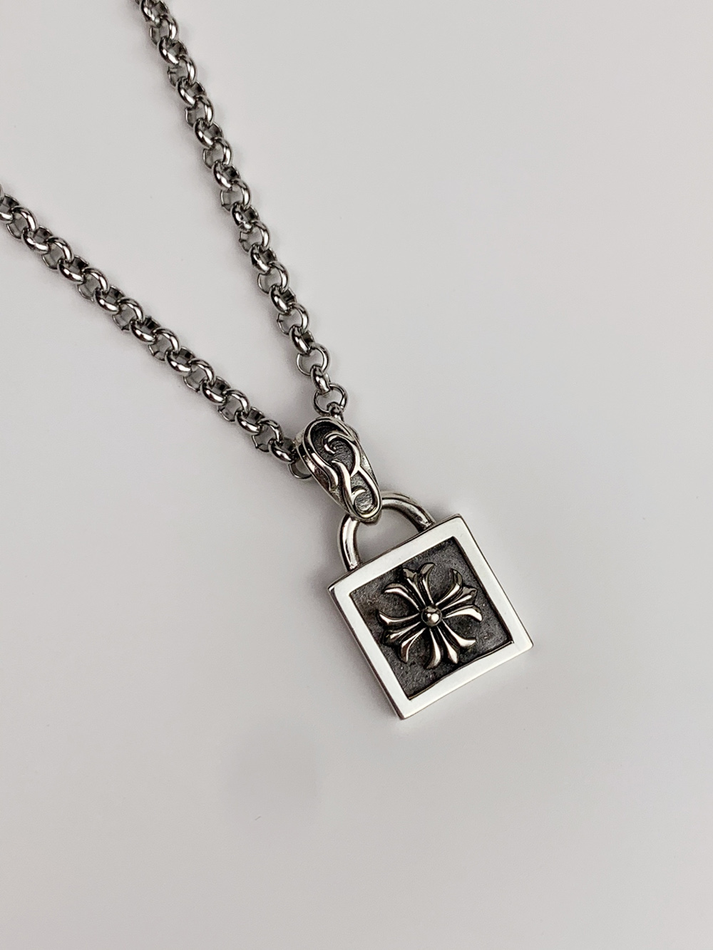 Ch**me He**ts necklaces