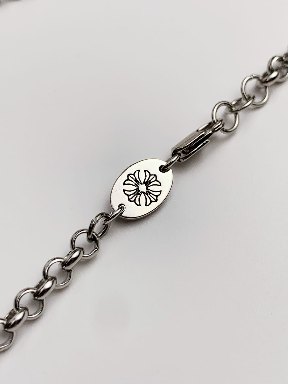 Ch**me He**ts necklaces