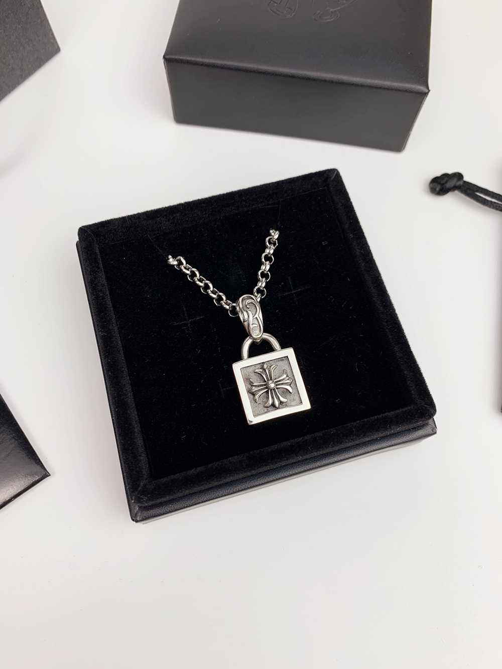 Ch**me He**ts necklaces