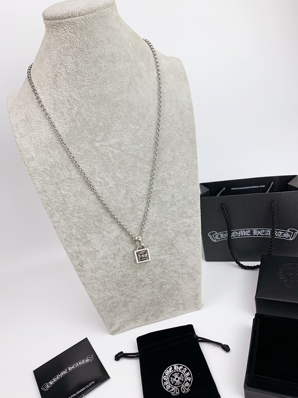 Ch**me He**ts necklaces