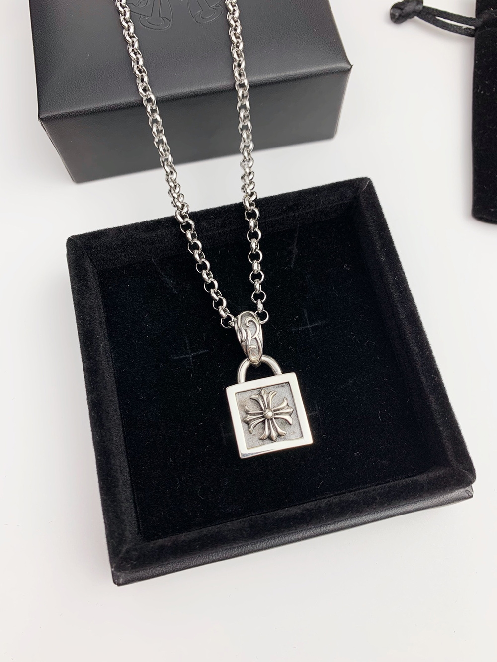 Ch**me He**ts necklaces