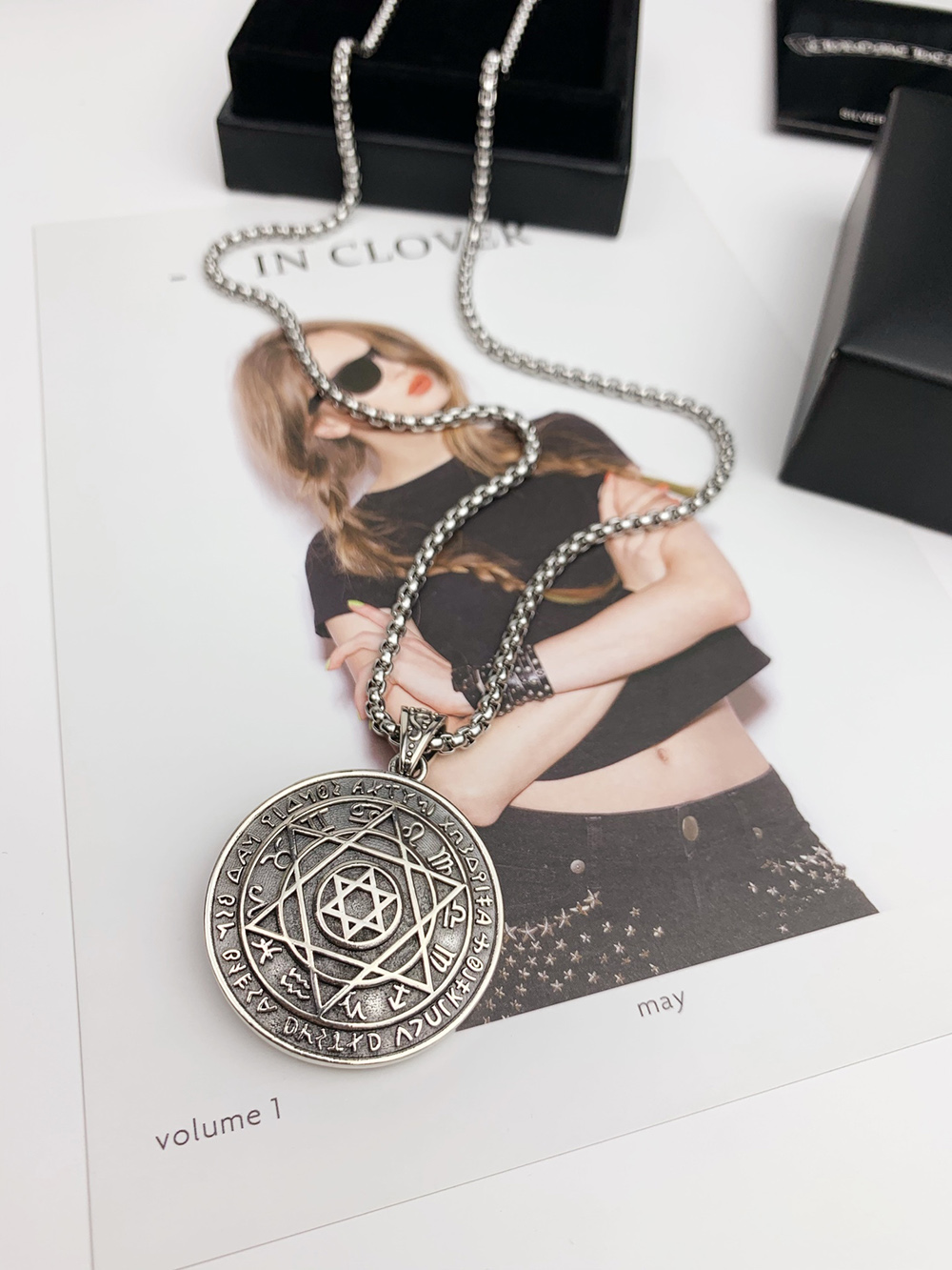 Ch**me He**ts necklaces