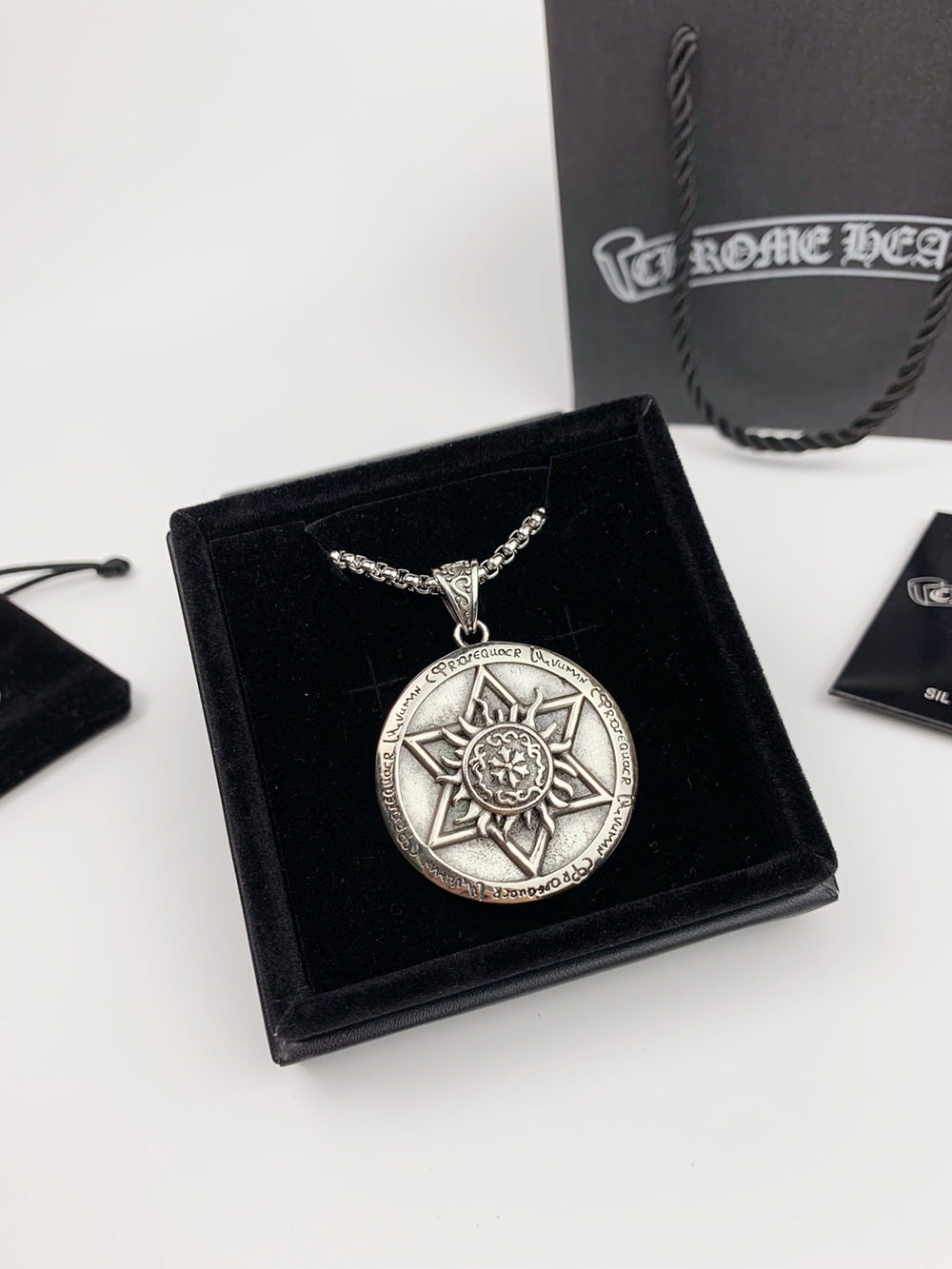 Ch**me He**ts necklaces