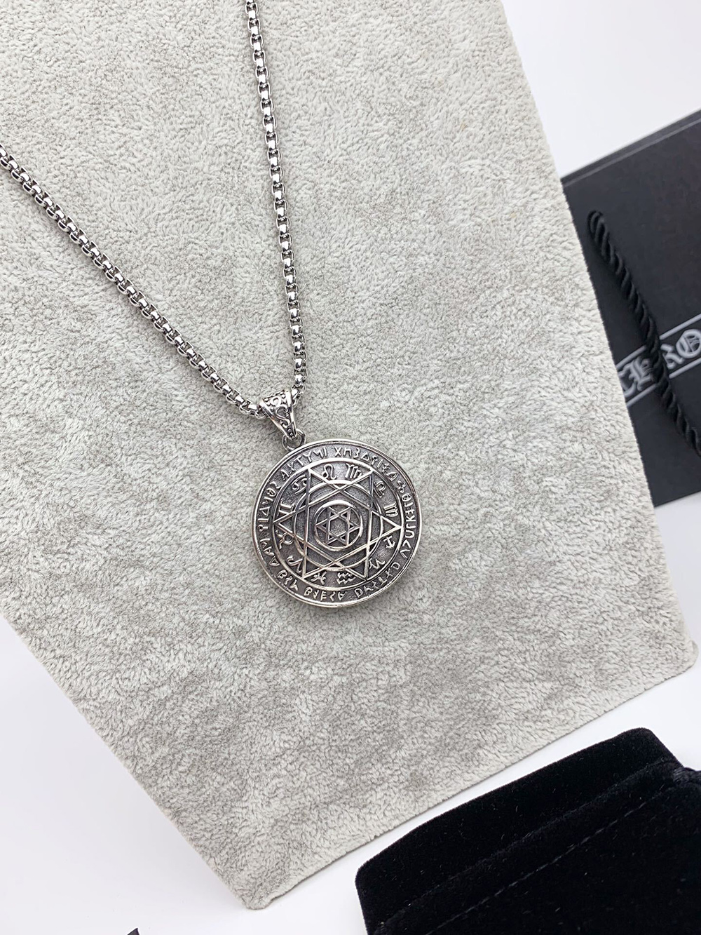 Ch**me He**ts necklaces