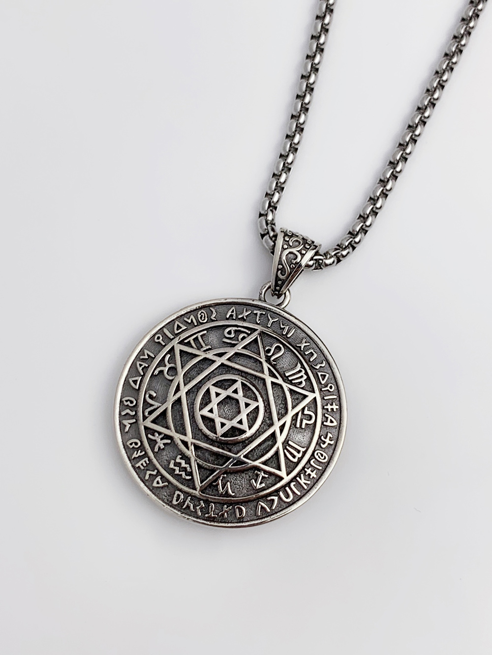 Ch**me He**ts necklaces