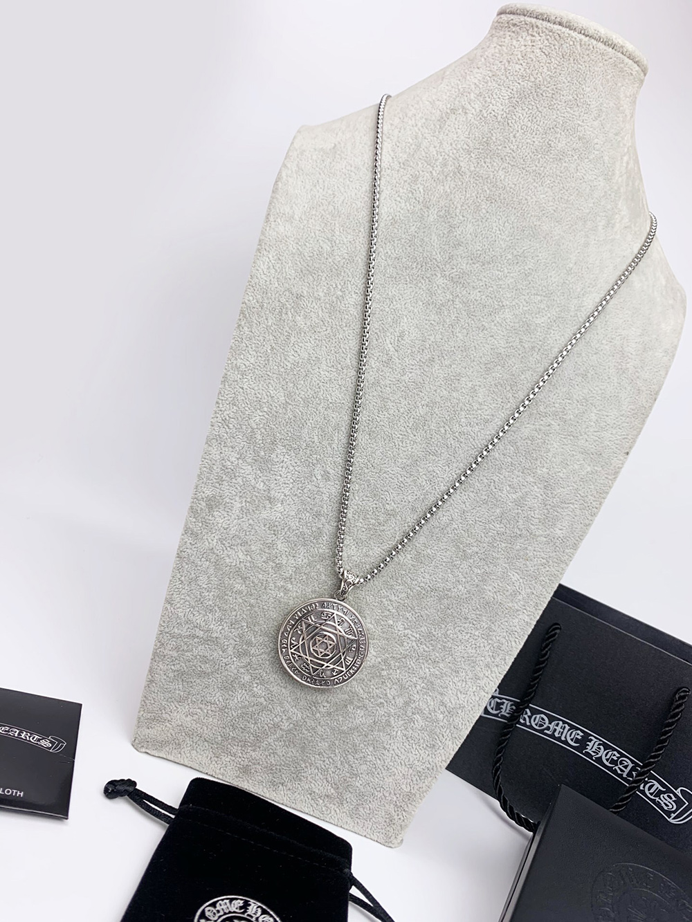 Ch**me He**ts necklaces