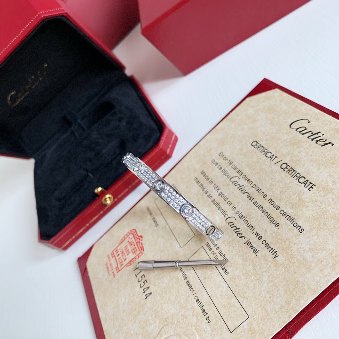 Ca*t*er love bracelet