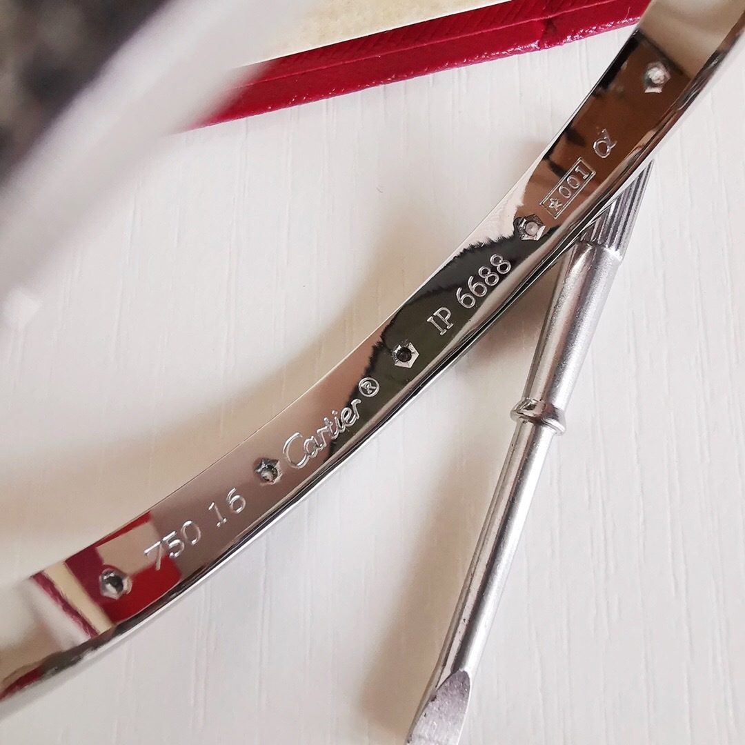 Ca*t*er love bracelet