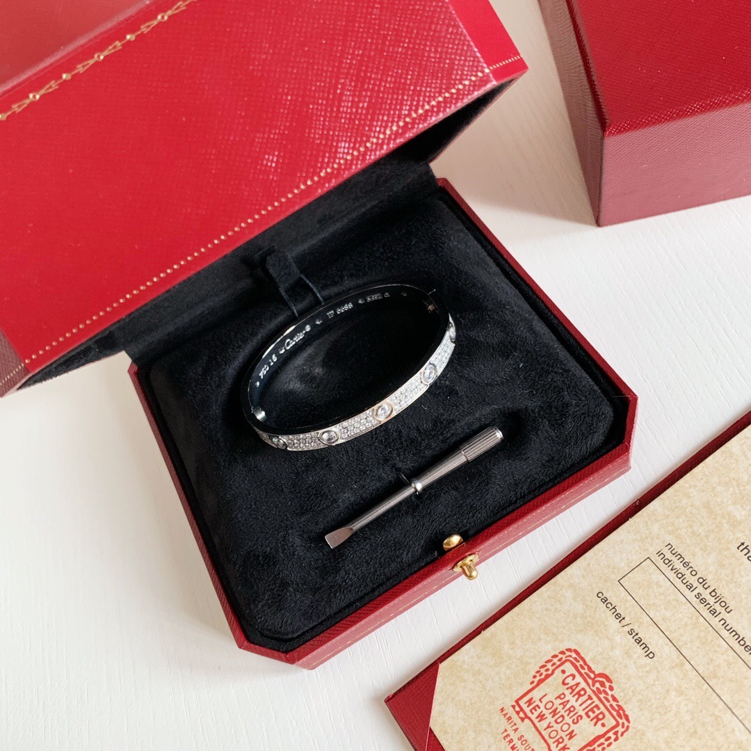 Ca*t*er love bracelet