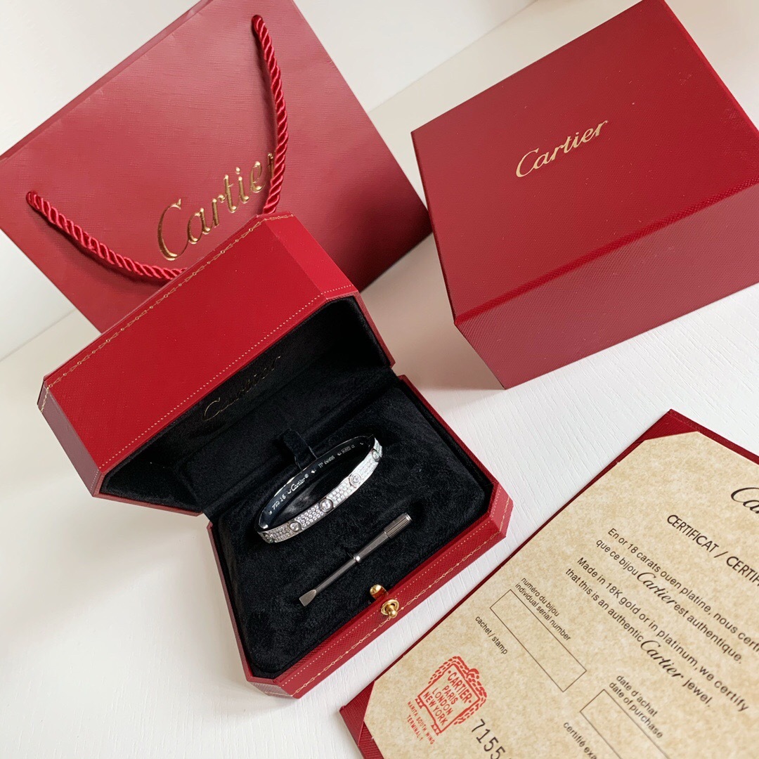 Ca*t*er love bracelet