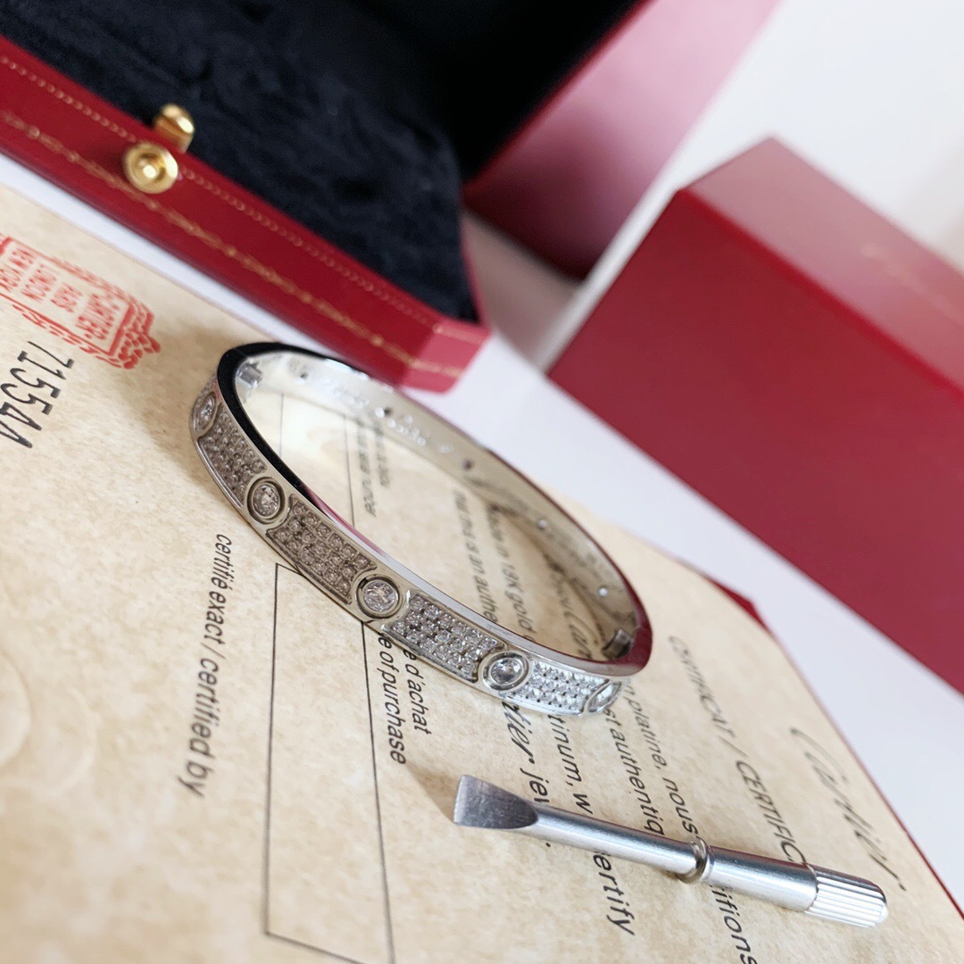 Ca*t*er love bracelet