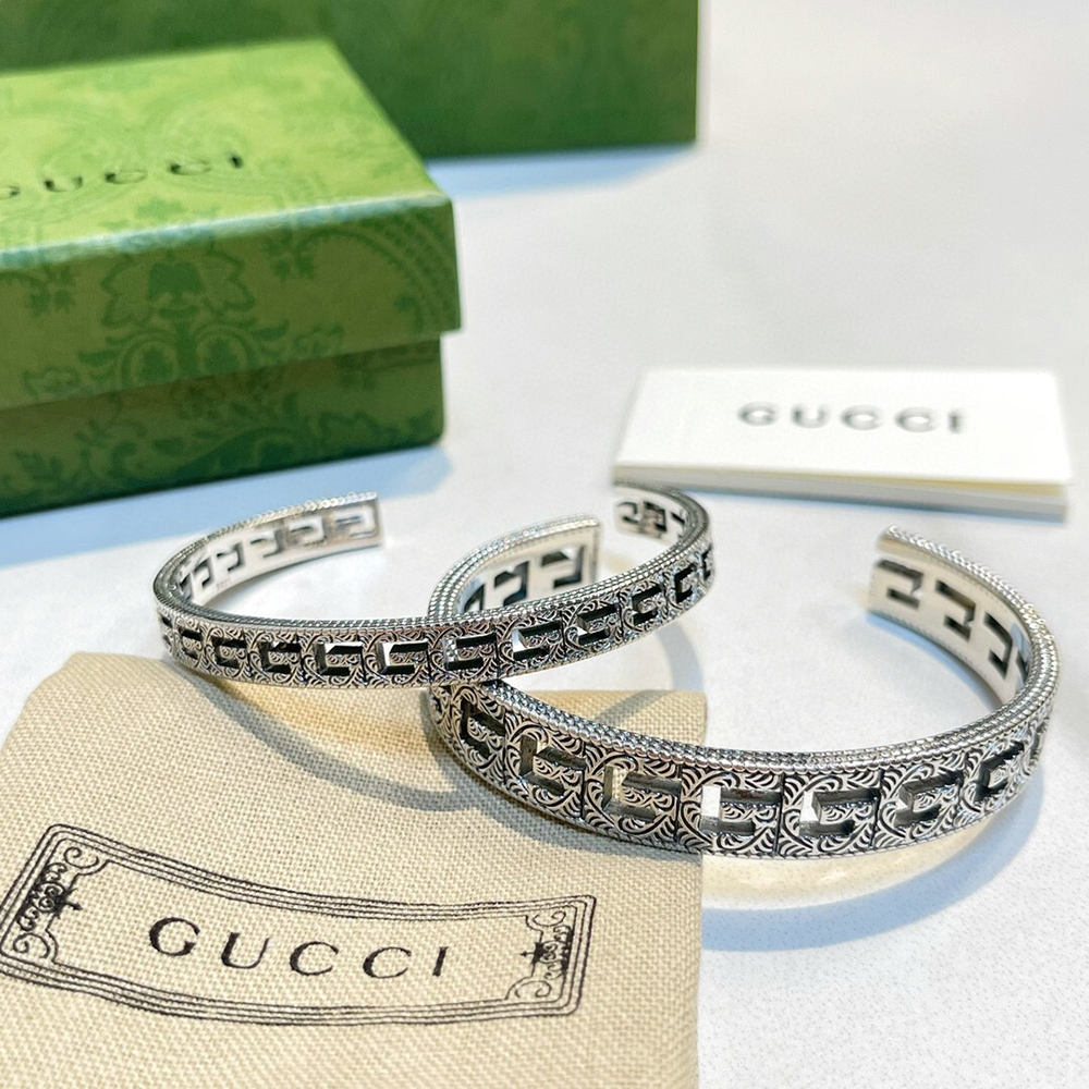 G*u*i bracelet