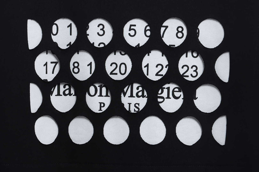 Ma*i*la distressed classic letter short sleeve