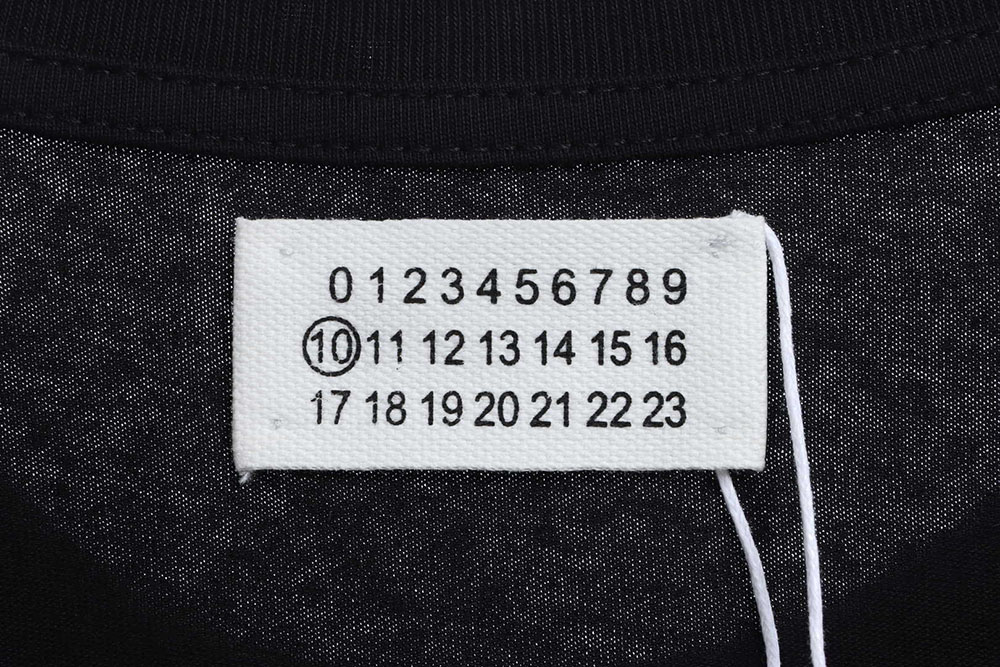 Ma*i*la distressed classic letter short sleeve