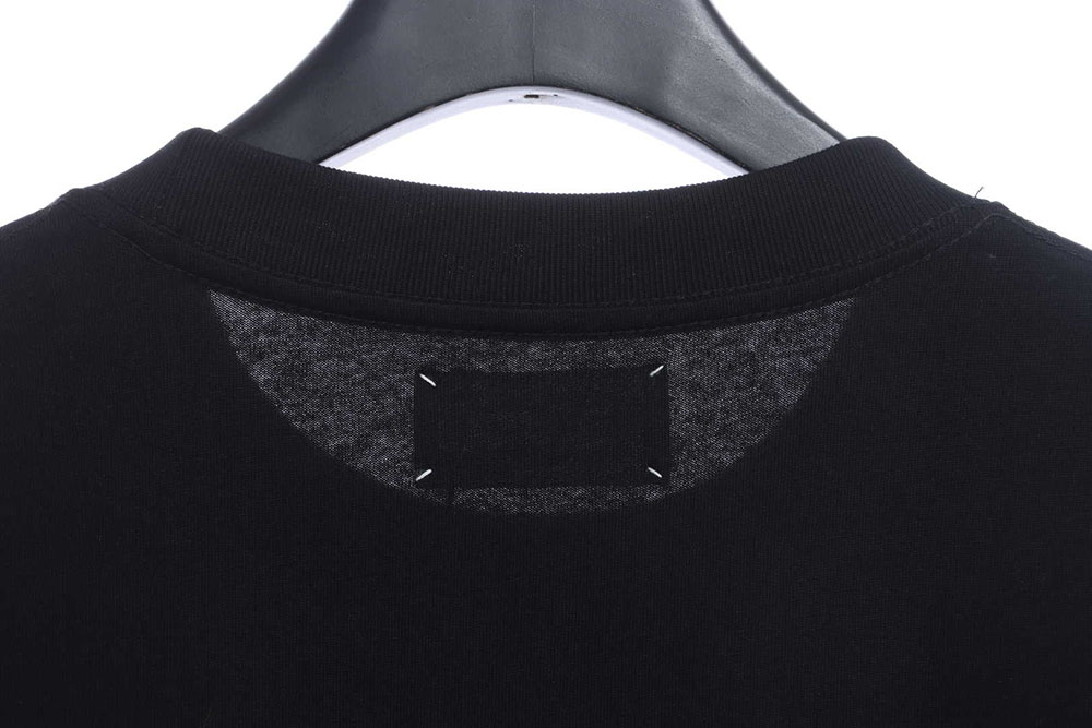 Ma*i*la distressed classic letter short sleeve