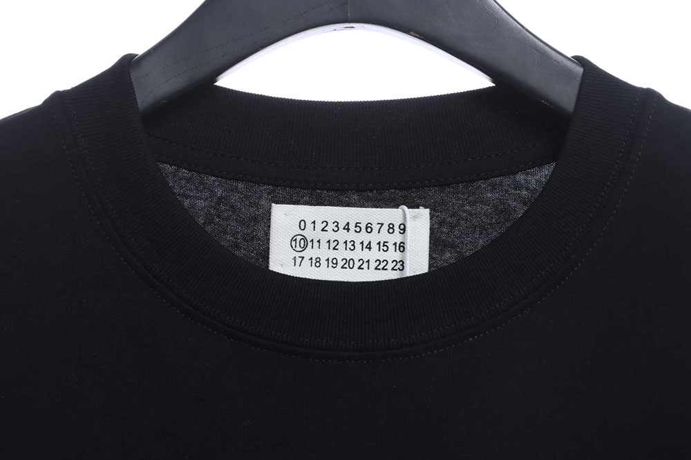 Ma*i*la distressed classic letter short sleeve