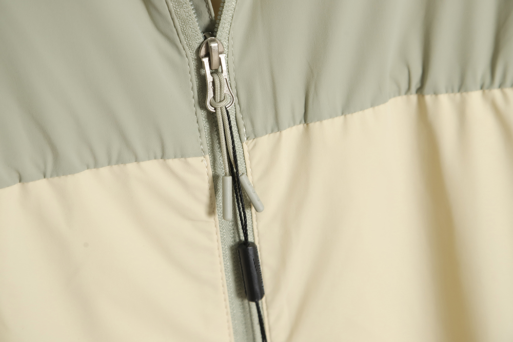 the nor*h F**e paneled sunscreen