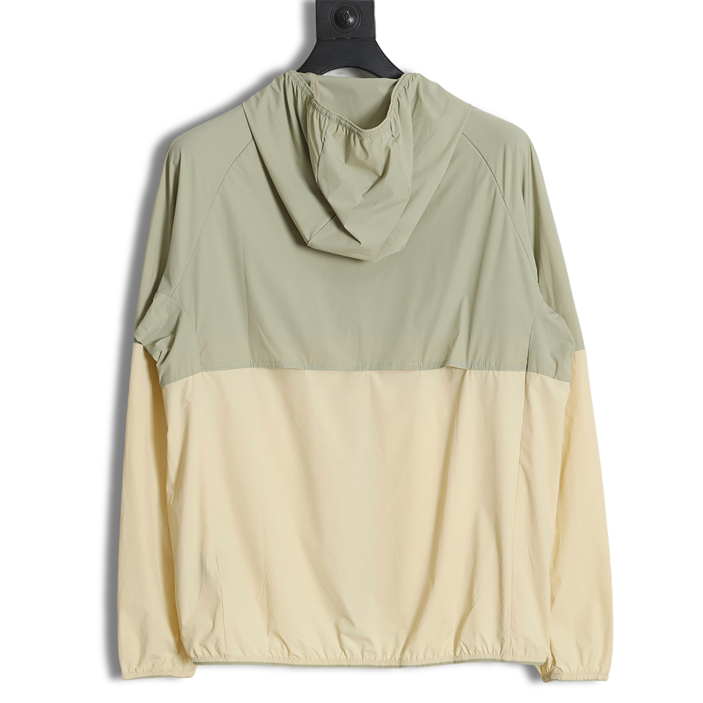 the nor*h F**e paneled sunscreen