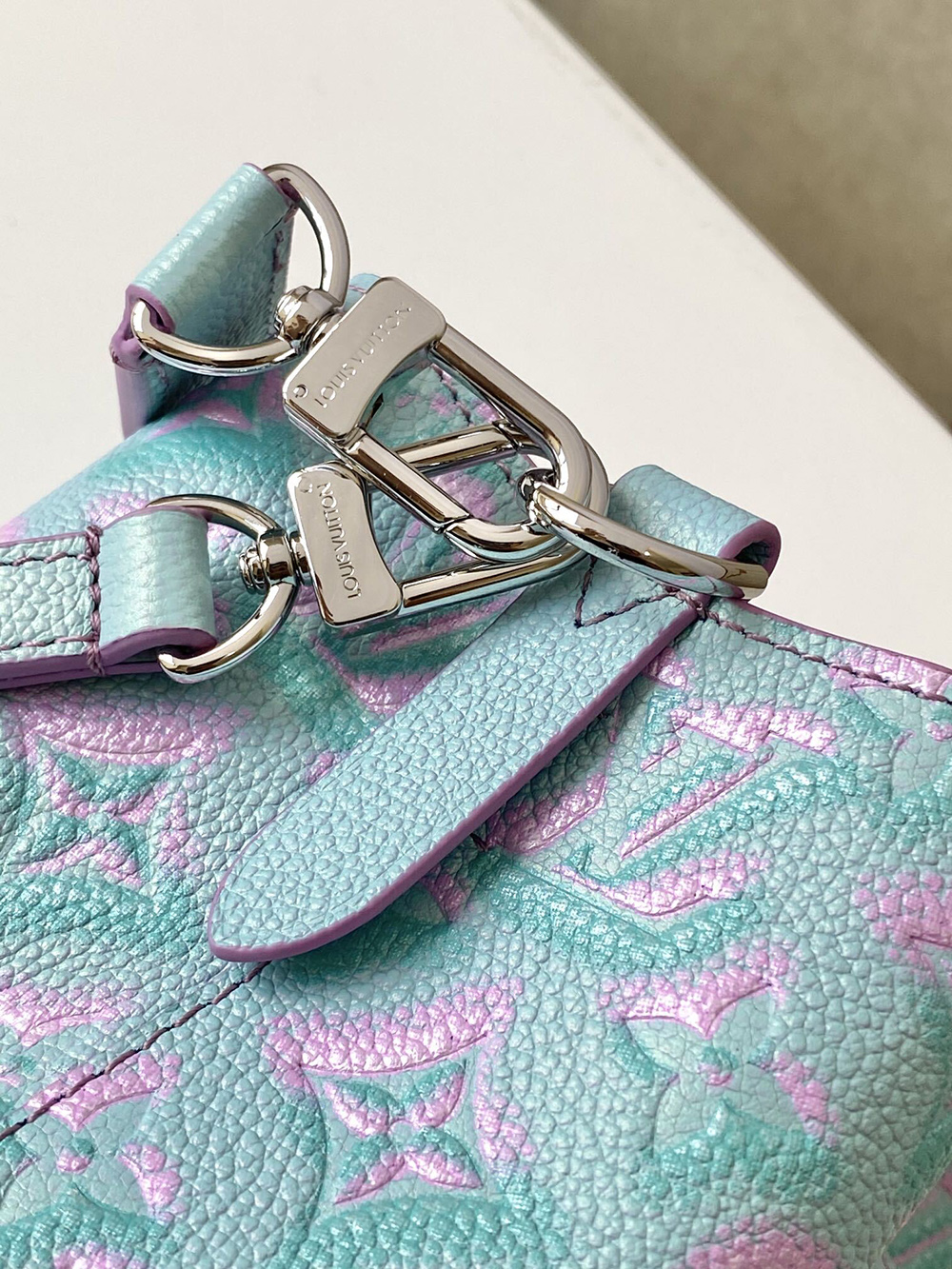 l0*is V*t0n bags m46173 20*20*13cm