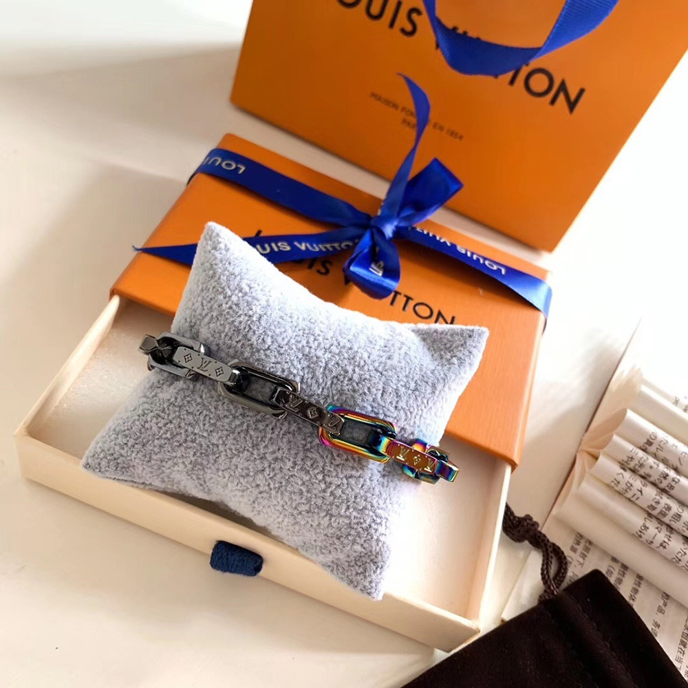 l0*is V*t0n bracelet m68242