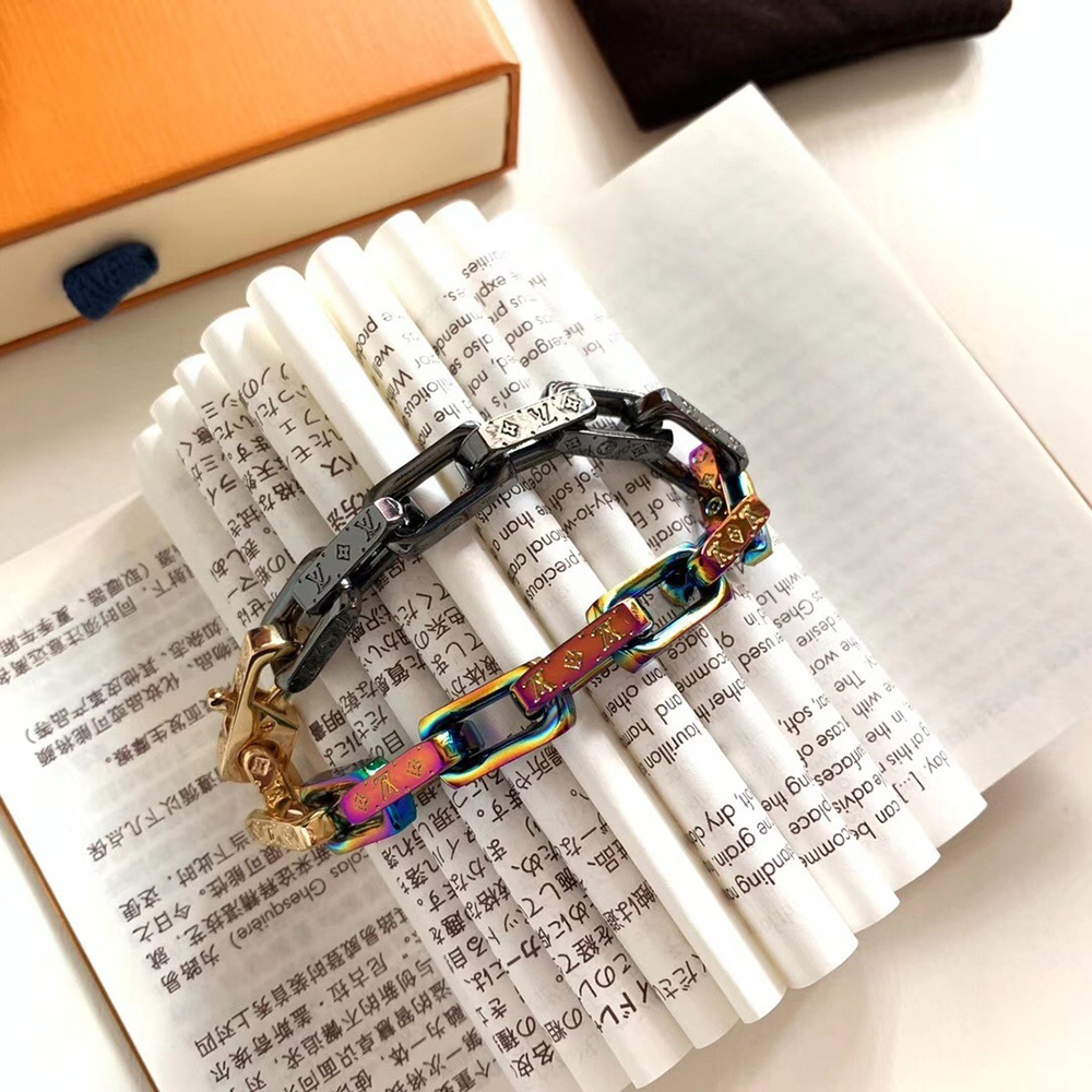 l0*is V*t0n bracelet m68242